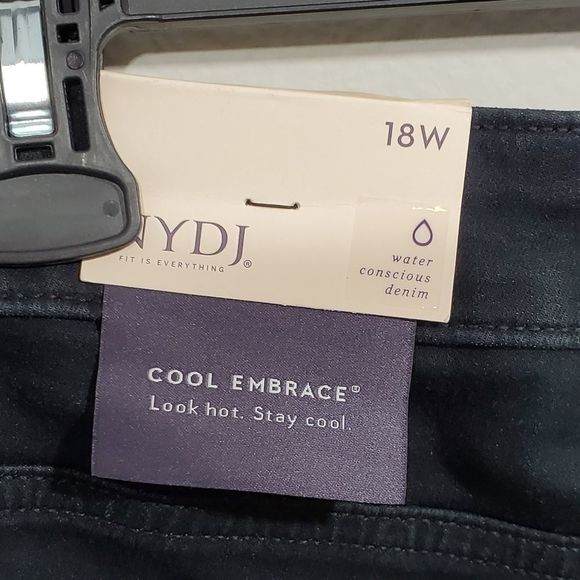 Slim Capri Jeans In Plus Size
In Cool Embrace - Picture 6 of 8